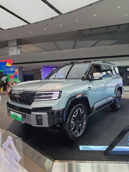 重庆205比亚迪方程豹硬派越野的爆款，英菲尼迪35周年与你共成长